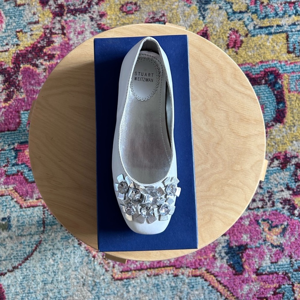 Stuart Weitzman Kids White Flats with Floral Embellishments